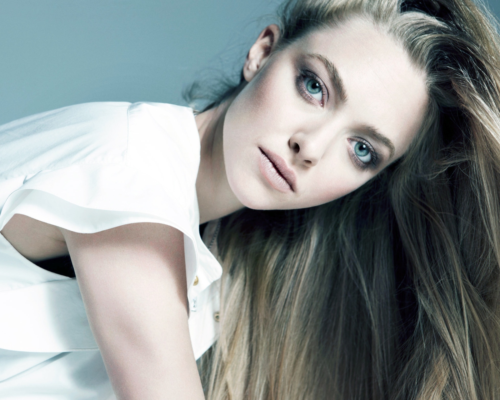 Amanda Seyfried 2013 wallpaper 1600x1280