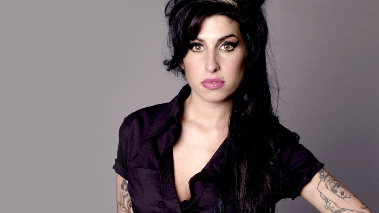 Обои Amy Winehouse 1600x900
