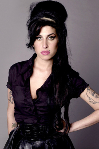 Обои Amy Winehouse 320x480