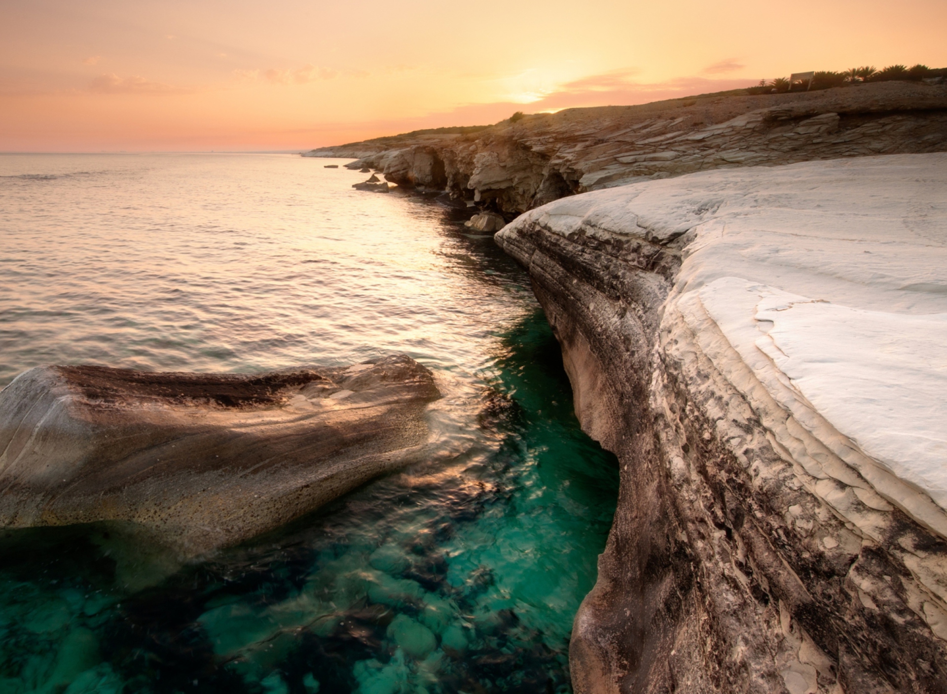 Обои Cyprus Beach 1920x1408