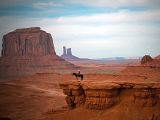 Fondo de pantalla Horse Rider In Canyon 320x240