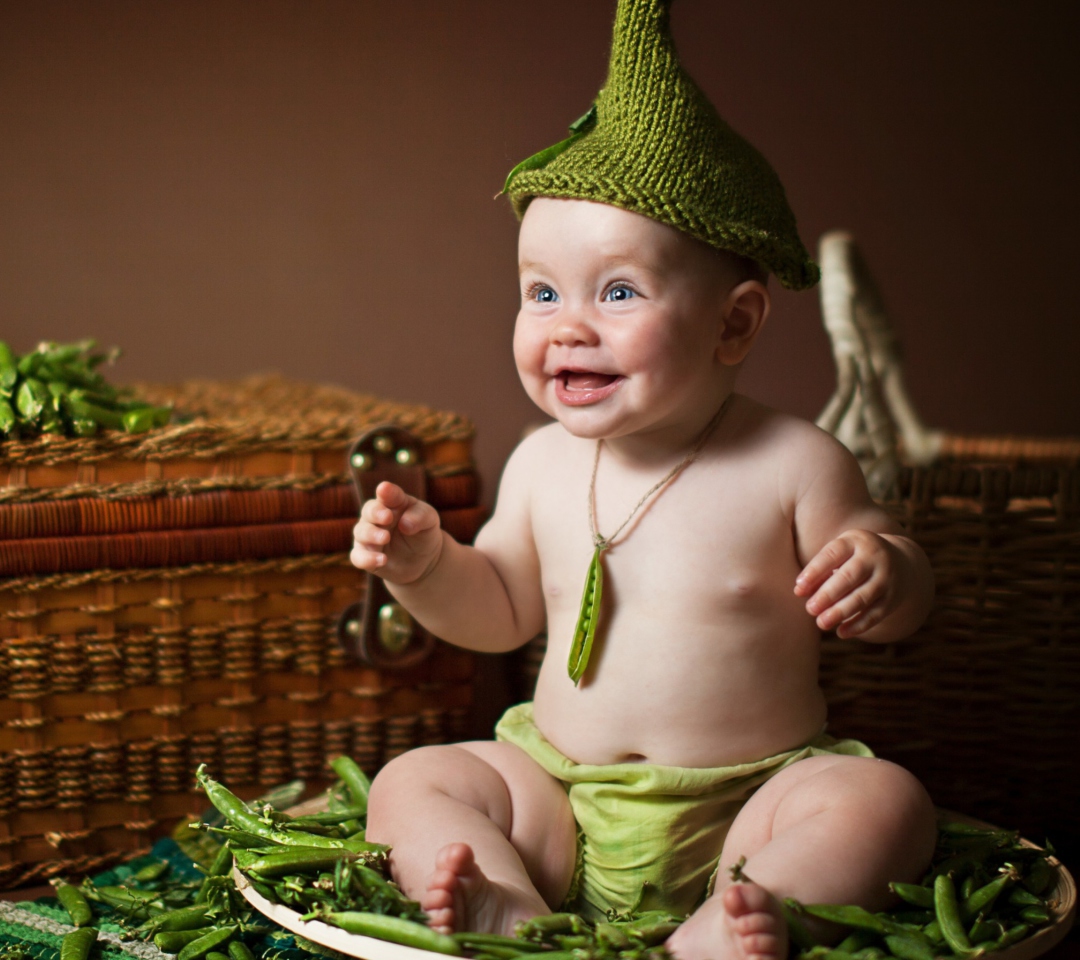 Fondo de pantalla Happy Baby Green Peas 1080x960