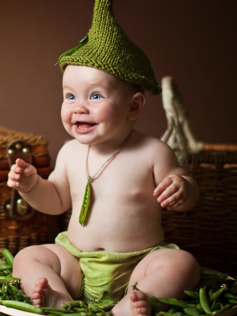 Fondo de pantalla Happy Baby Green Peas 480x640
