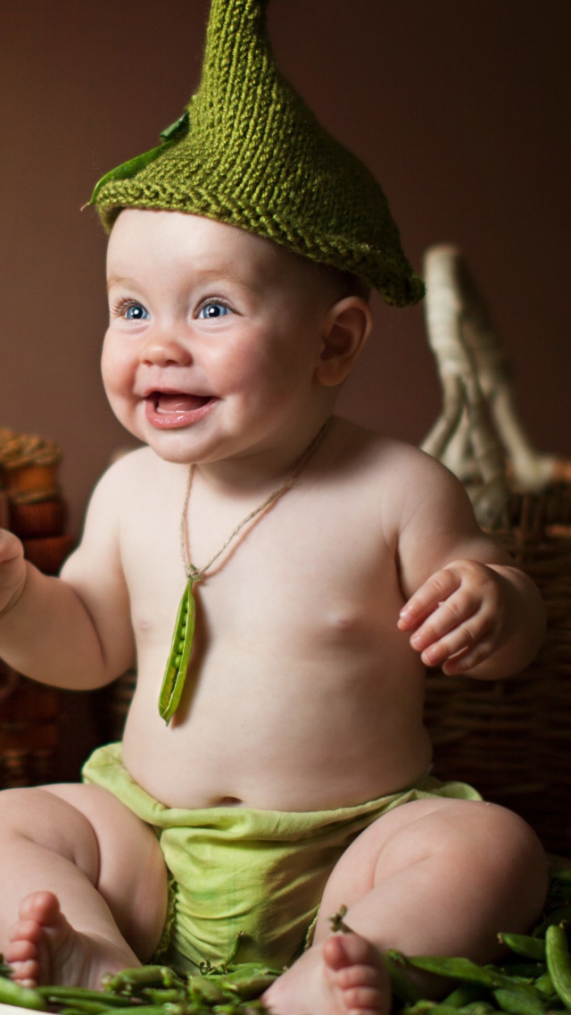 Fondo de pantalla Happy Baby Green Peas 640x1136