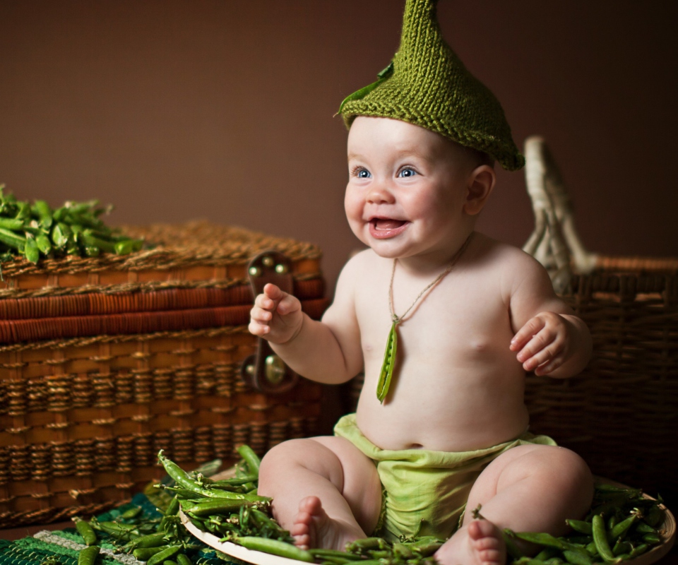 Fondo de pantalla Happy Baby Green Peas 960x800