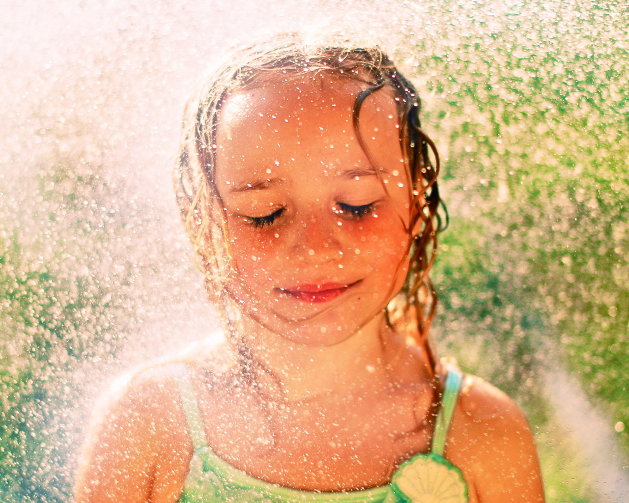 Sfondi Happy Child Girl And Warm Summer Rain 1280x1024