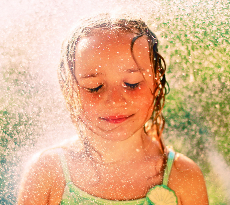 Sfondi Happy Child Girl And Warm Summer Rain 960x854