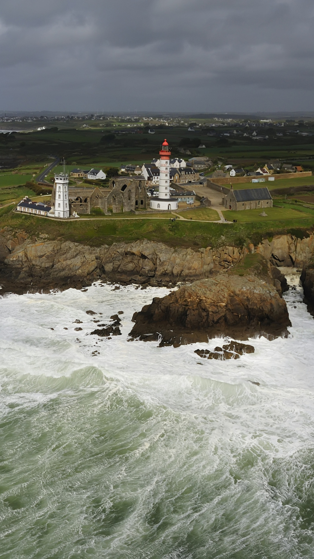 Обои Lighthouse On Hill And Big Waves 1080x1920
