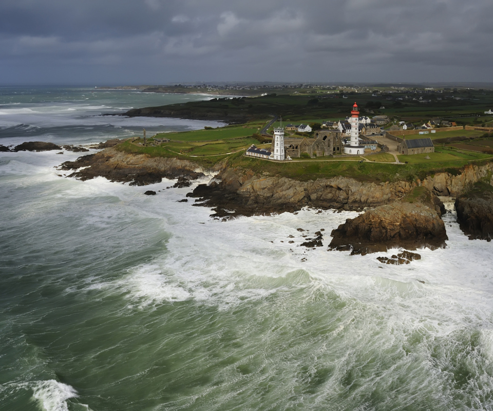 Lighthouse On Hill And Big Waves screenshot #1 960x800