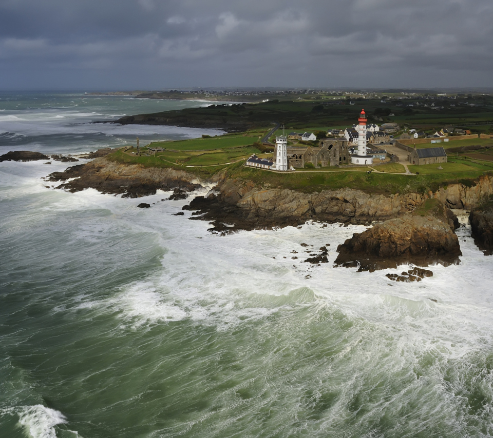 Lighthouse On Hill And Big Waves screenshot #1 960x854