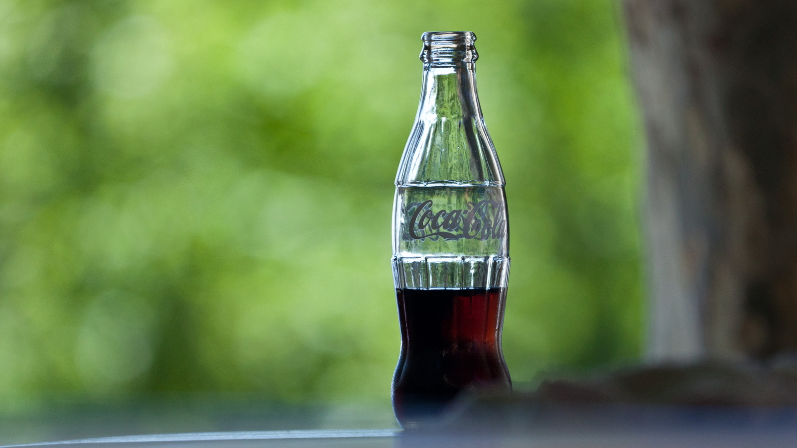 Coca-Cola Bottle wallpaper 1600x900