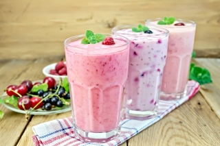 Refreshing homemade raspberry smoothie - Obrázkek zdarma pro 1366x768