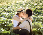 Fondo de pantalla Cute Asian Couple Kiss 176x144