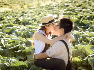 Screenshot №1 pro téma Cute Asian Couple Kiss 320x240