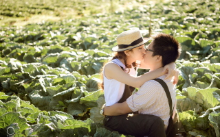 Cute Asian Couple Kiss Picture for Android, iPhone and iPad