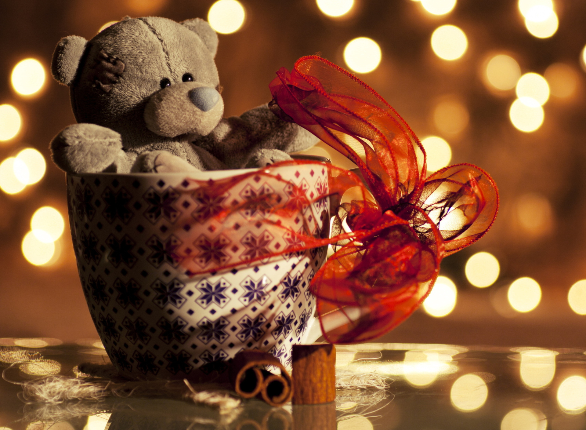 Обои Lovely Teddy Bear 1920x1408