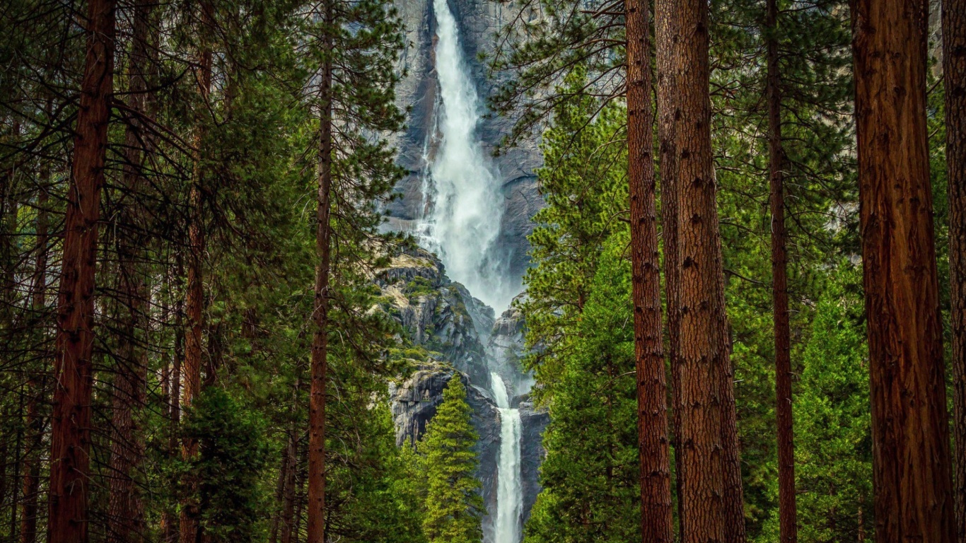 Sfondi Giant waterfall 1366x768