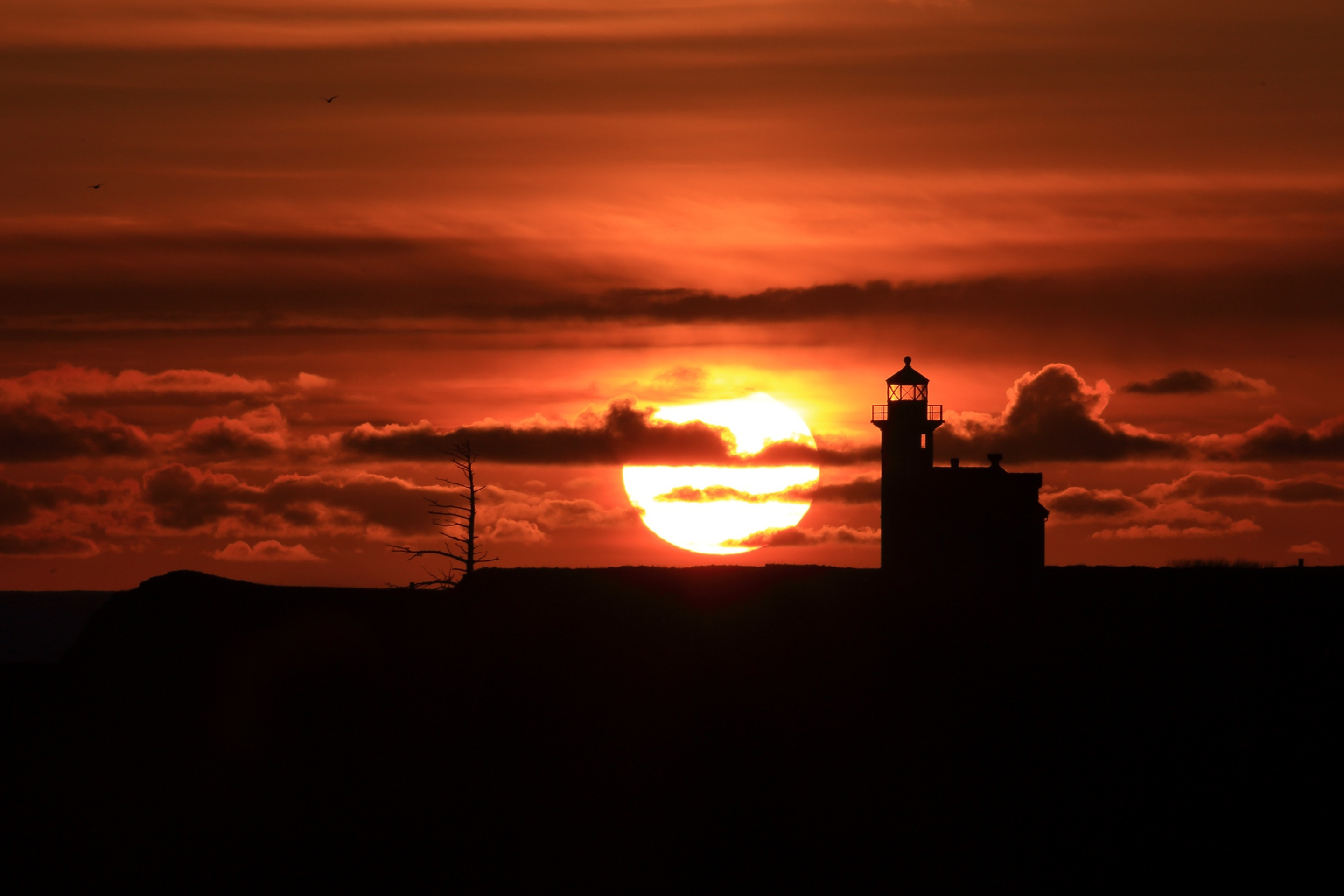 Das Lighthouse At Sunset Wallpaper 2880x1920