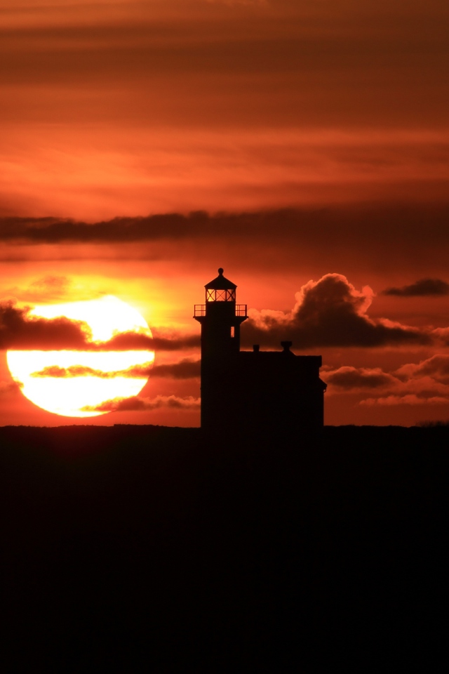 Обои Lighthouse At Sunset 640x960