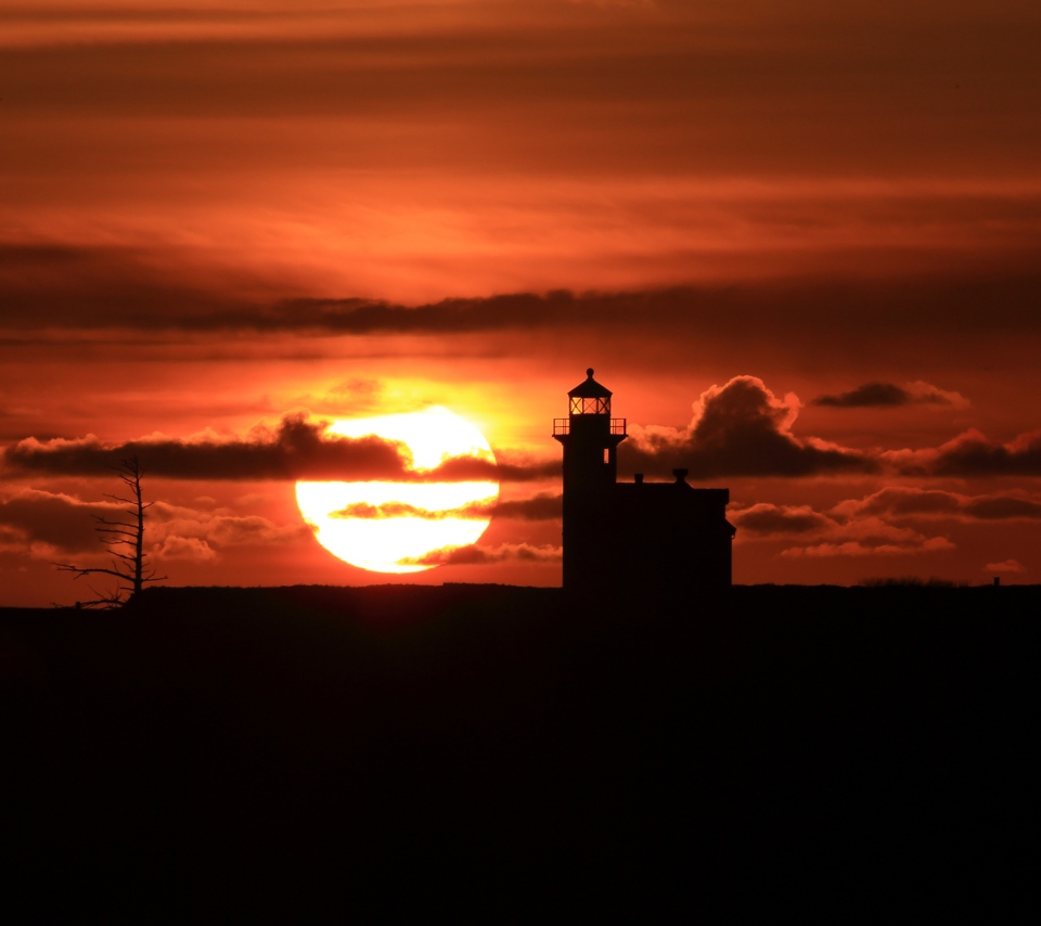 Sfondi Lighthouse At Sunset 960x854