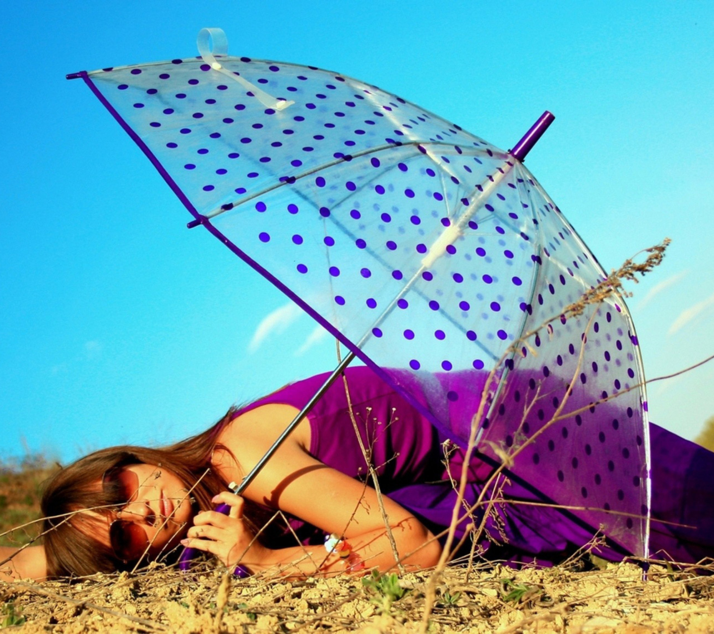 Girl Under Umbrella screenshot #1 1440x1280
