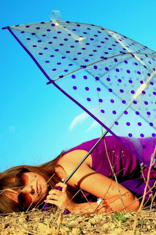 Das Girl Under Umbrella Wallpaper 640x960