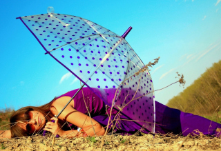 Girl Under Umbrella papel de parede para celular 