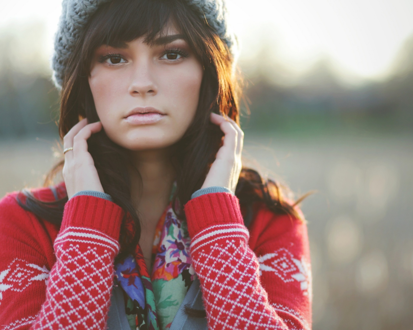 Pretty Brunette Girl In Hat wallpaper 1600x1280