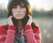 Pretty Brunette Girl In Hat screenshot #1 176x144