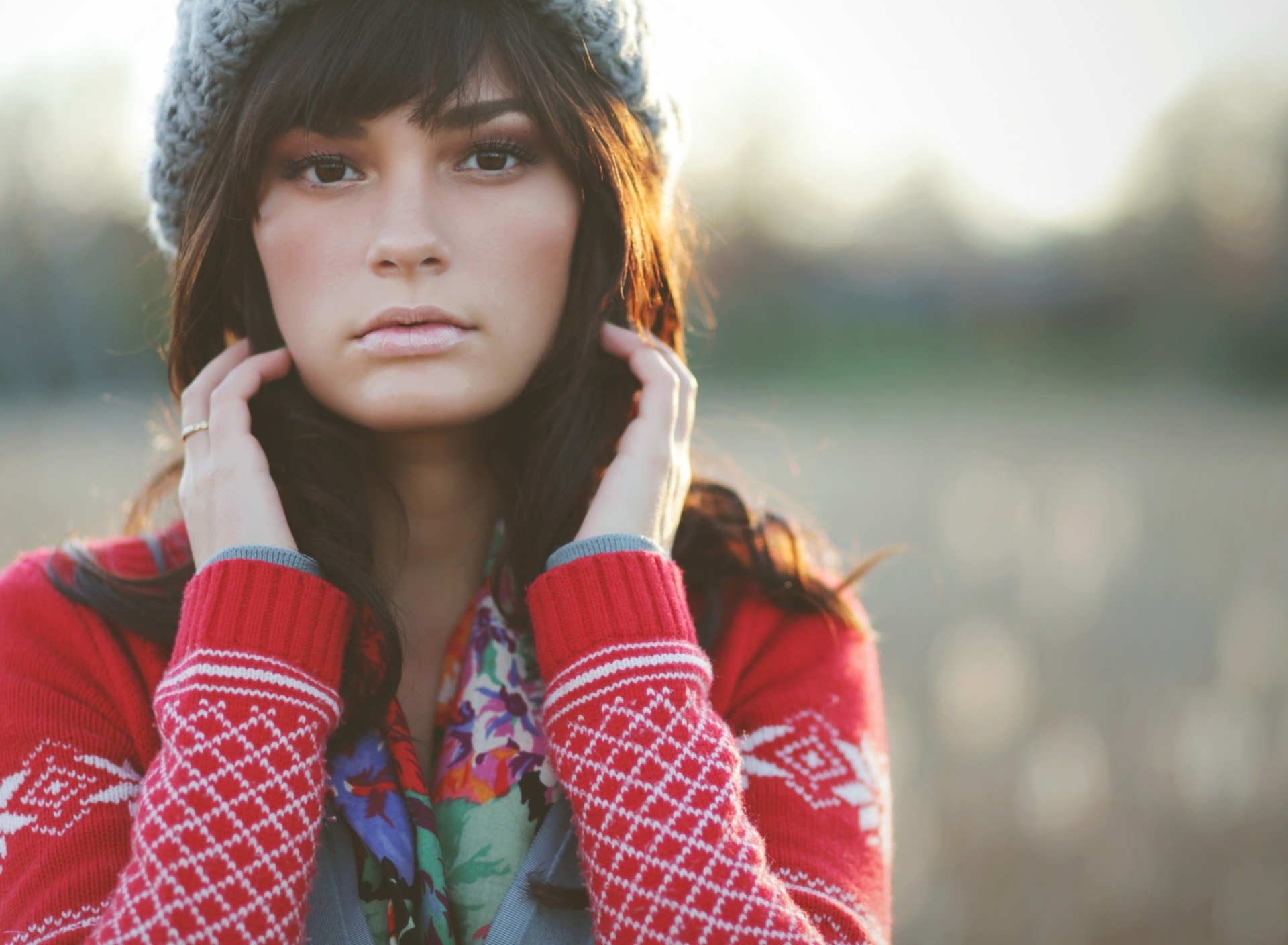 Sfondi Pretty Brunette Girl In Hat 1920x1408