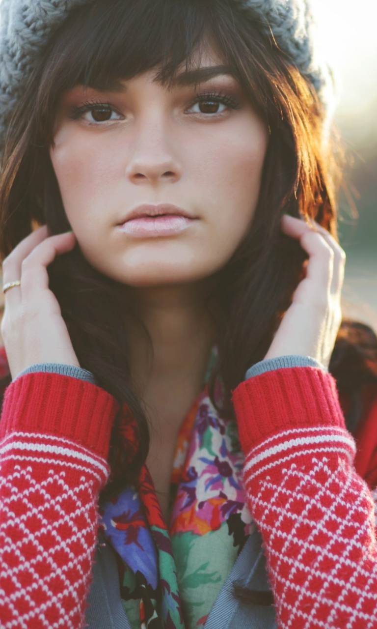 Fondo de pantalla Pretty Brunette Girl In Hat 768x1280