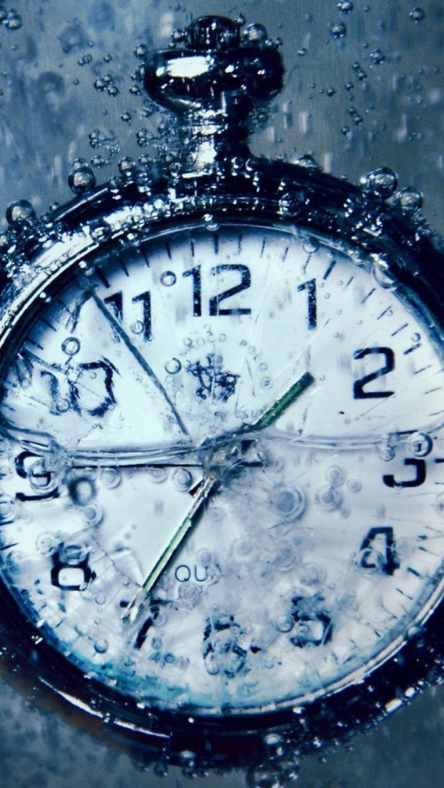 Обои Frozen Time Clock 640x1136