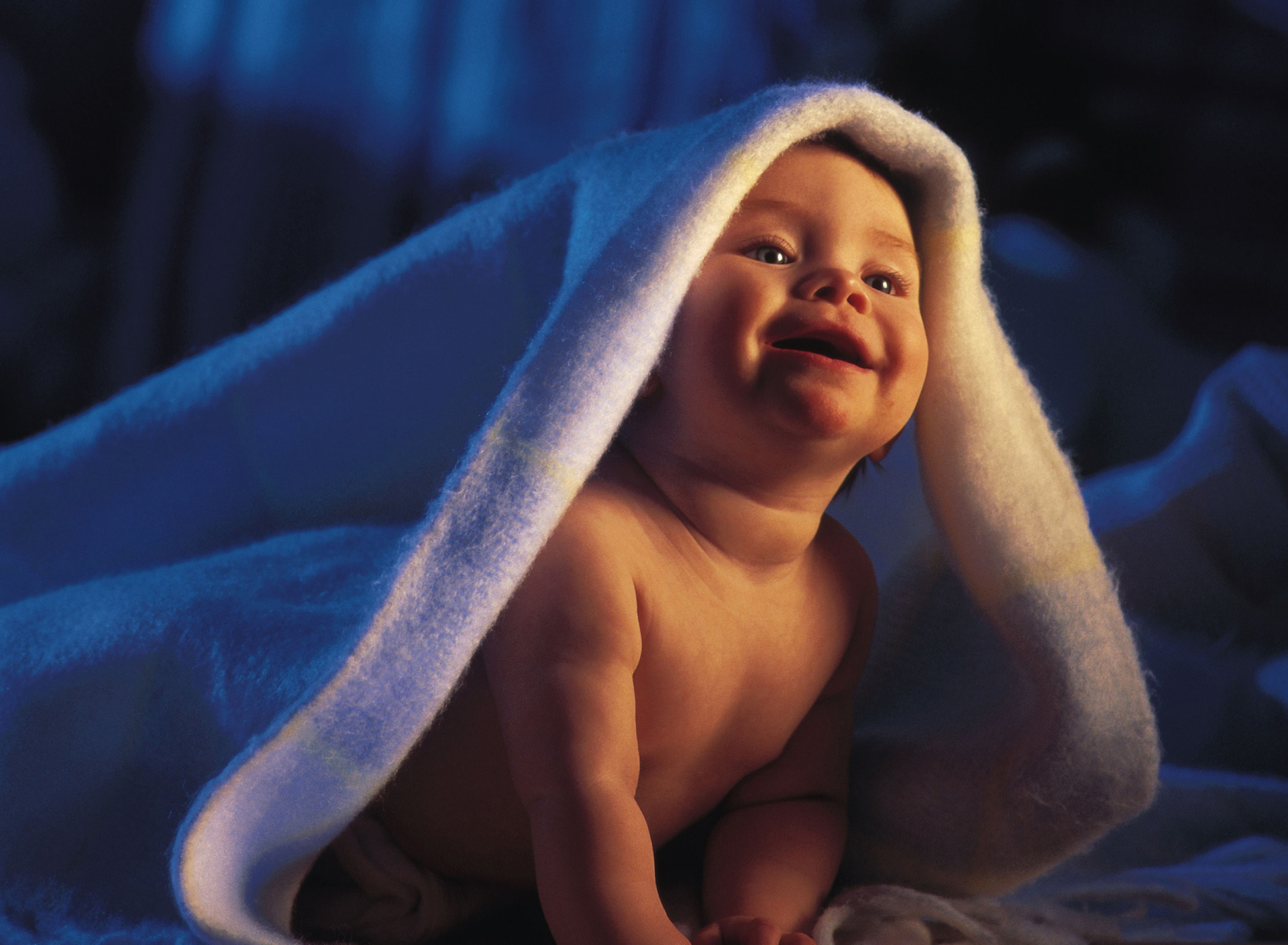 Smiling Baby wallpaper 1920x1408