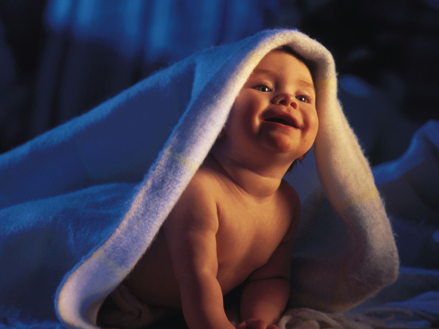 Smiling Baby wallpaper 640x480