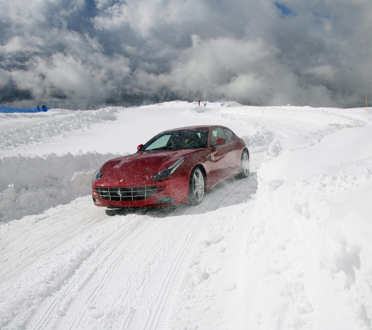 Das Ferrari In Winter Wallpaper 1440x1280