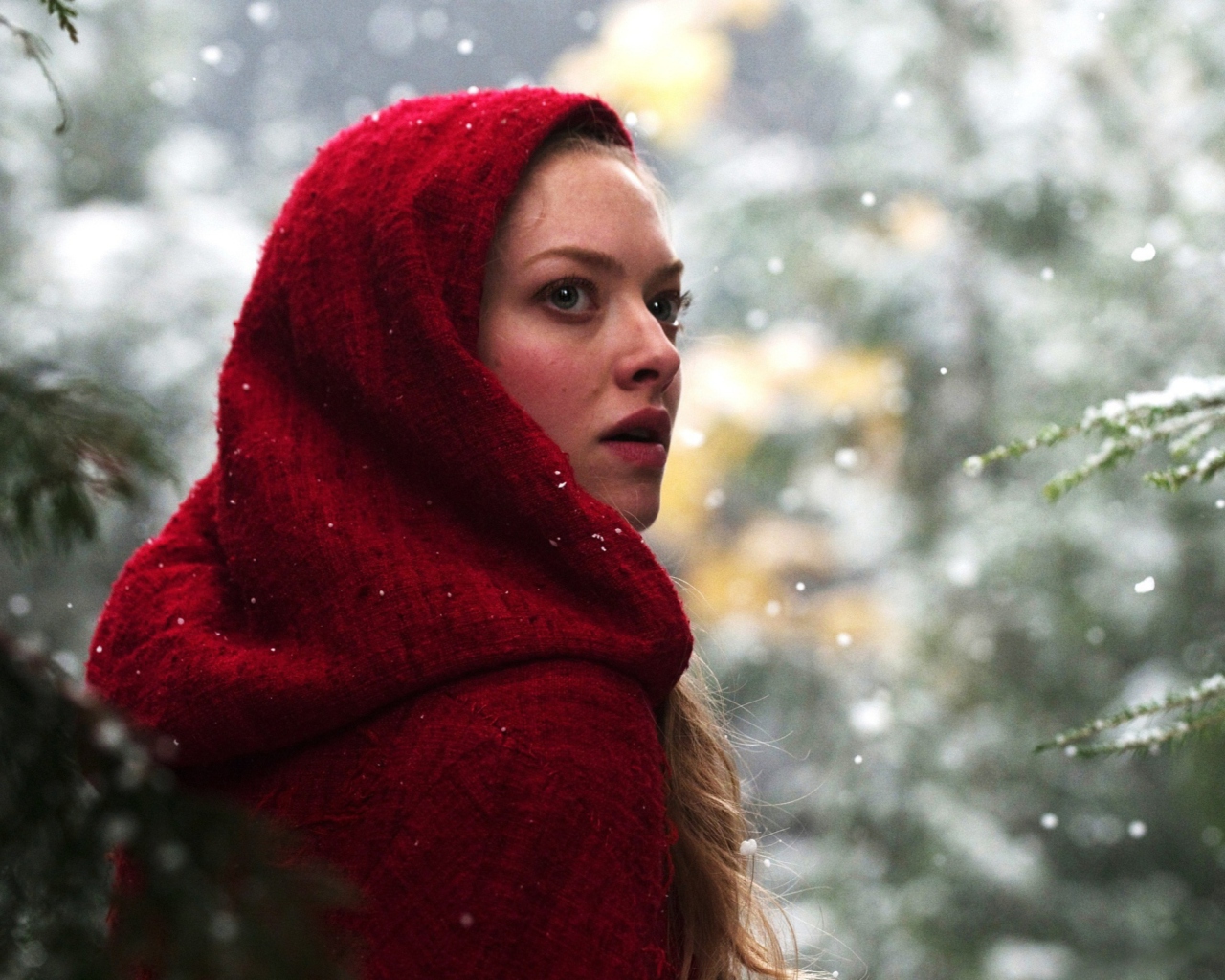 Обои Amanda Seyfried In Red Riding Hood 1280x1024