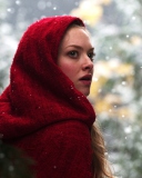 Обои Amanda Seyfried In Red Riding Hood 128x160