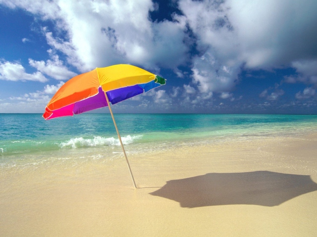 Das Rainbow Umbrella At Beach Wallpaper 640x480