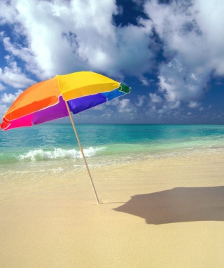 Kostenloses Rainbow Umbrella At Beach Wallpaper für Samsung i900 Omnia