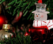 Sfondi Snowman On The Christmas Tree 176x144