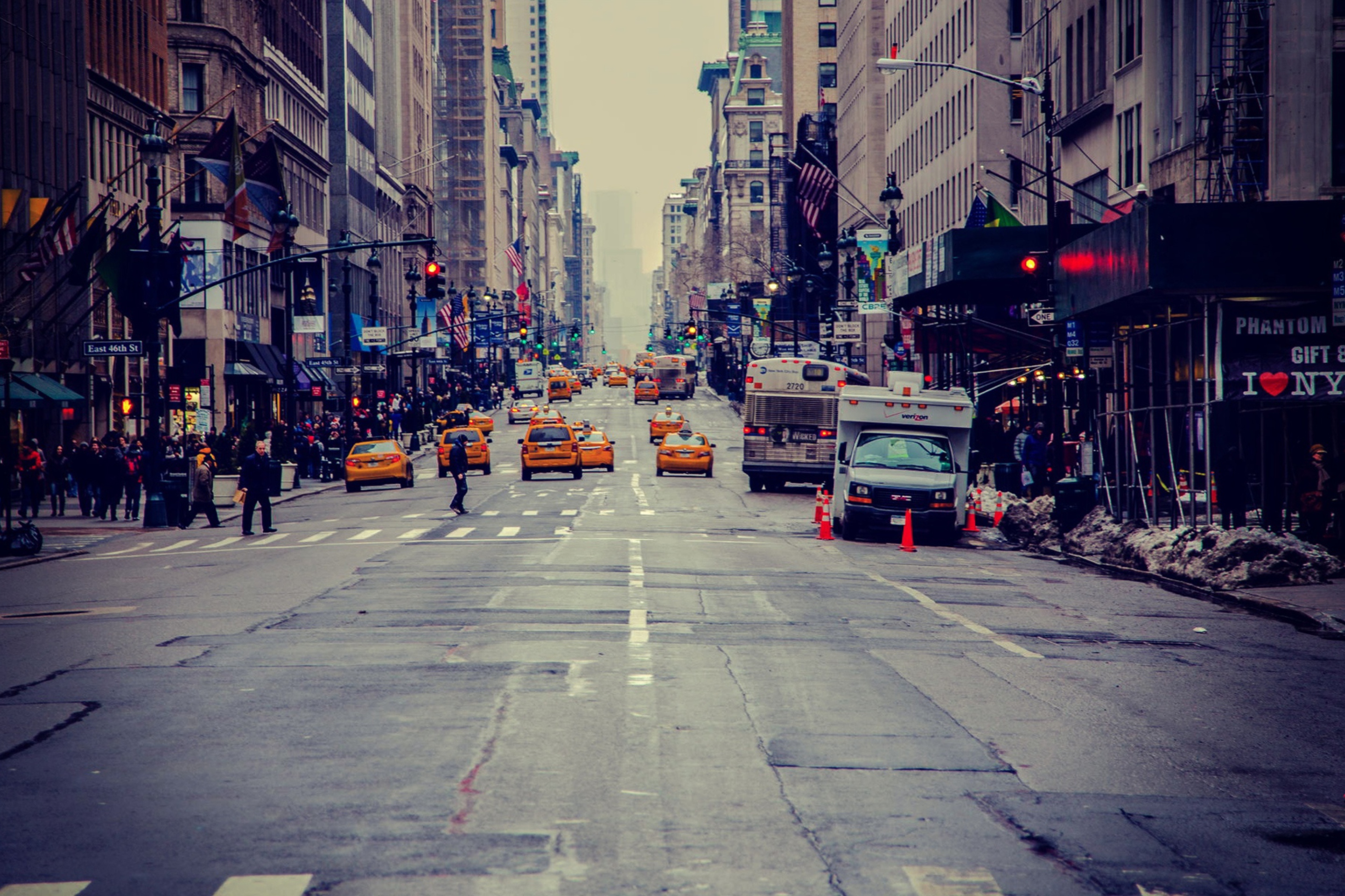 улочка в Нью-Йорке без смс