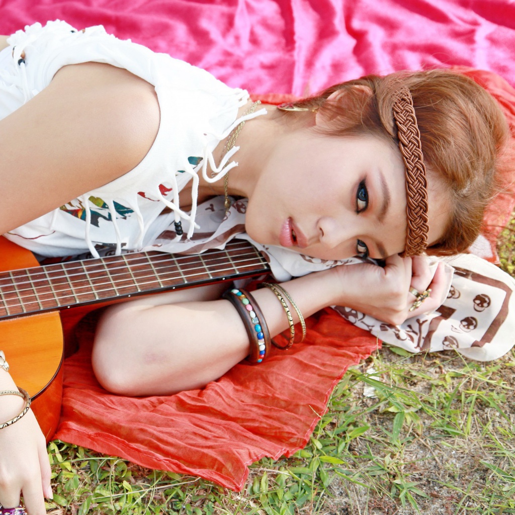 Sfondi Girl with Guitar 1024x1024