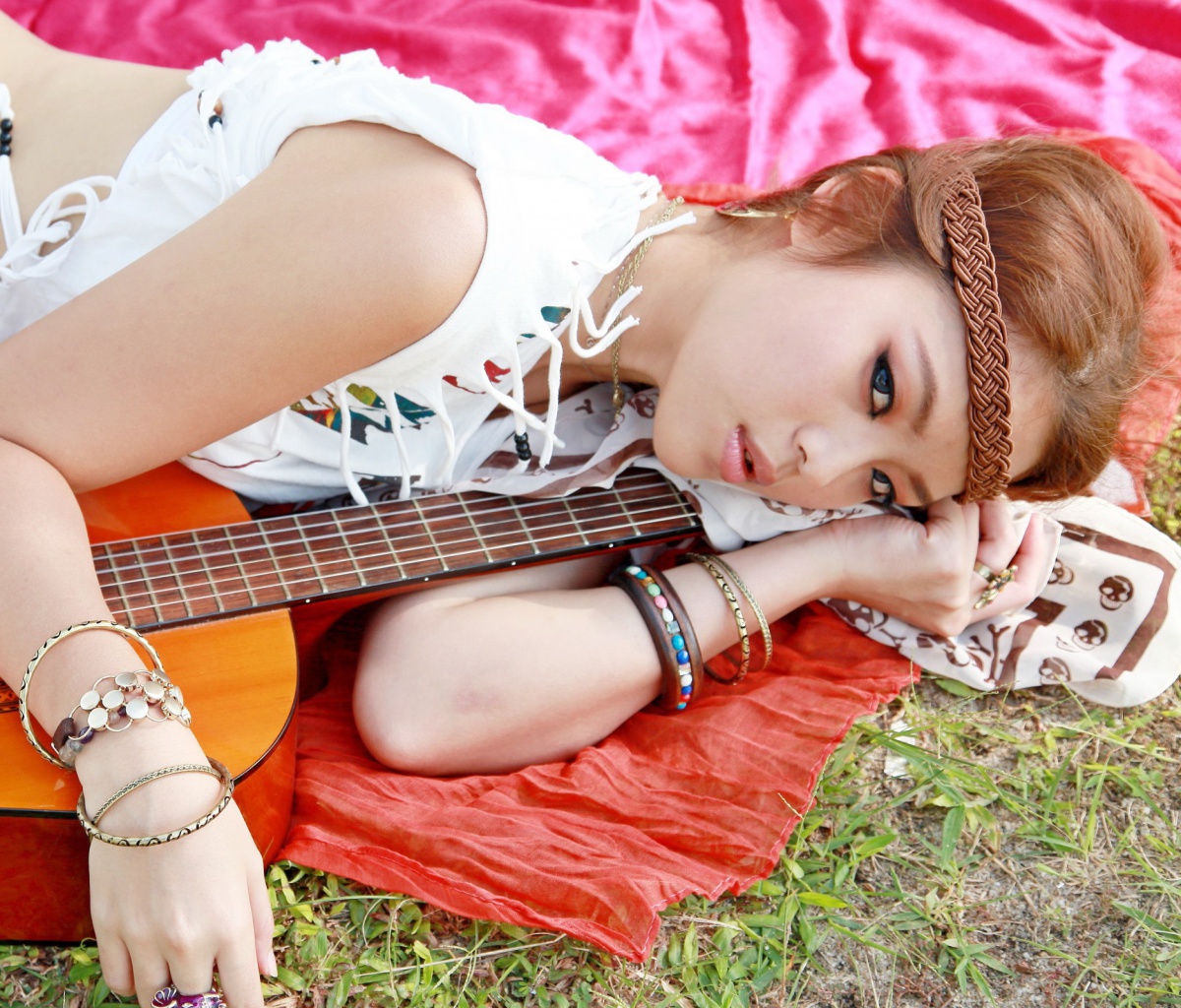 Girl with Guitar screenshot #1 1200x1024