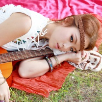 Sfondi Girl with Guitar 208x208