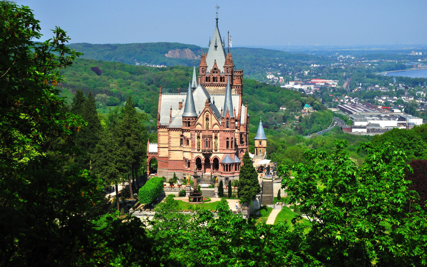 Screenshot №1 pro téma Schloss Drachenburg in Germany 1440x900