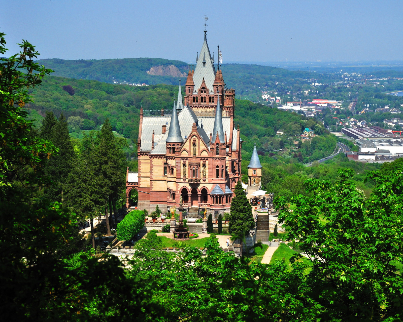 Screenshot №1 pro téma Schloss Drachenburg in Germany 1600x1280