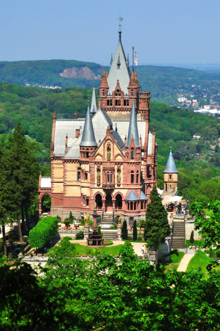 Screenshot №1 pro téma Schloss Drachenburg in Germany 320x480