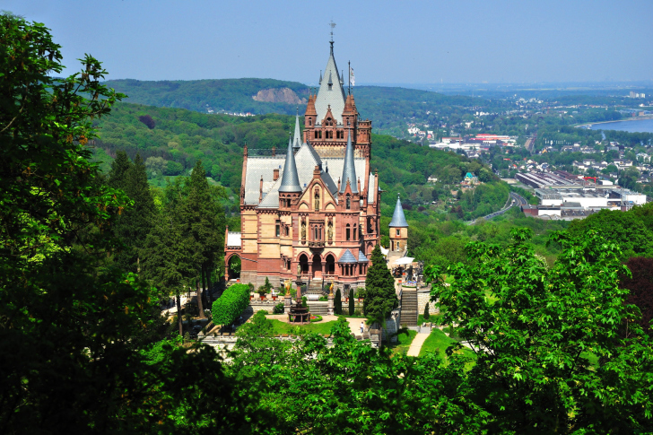 Обои Schloss Drachenburg in Germany