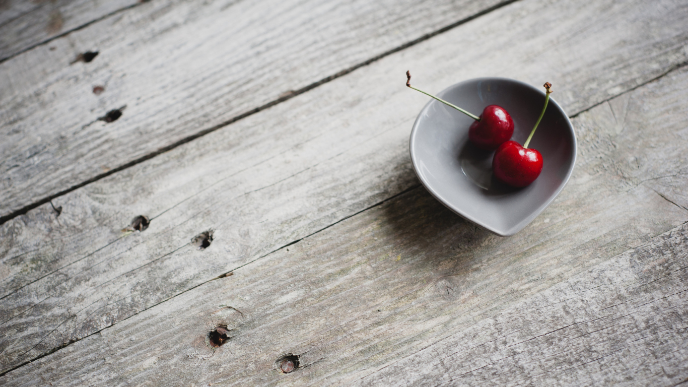 Fondo de pantalla Two Red Cherries On Plate On Wooden Table 1366x768