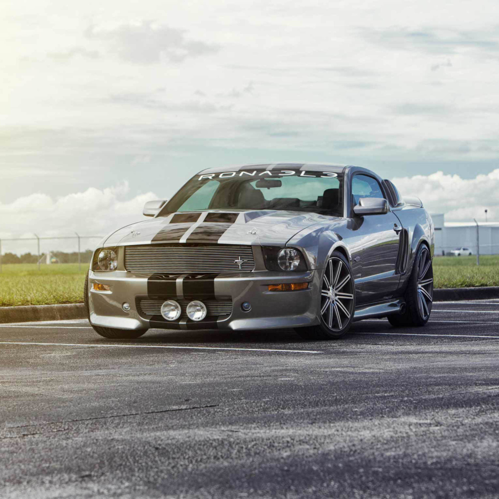 Silver Ford Mustang wallpaper 1024x1024